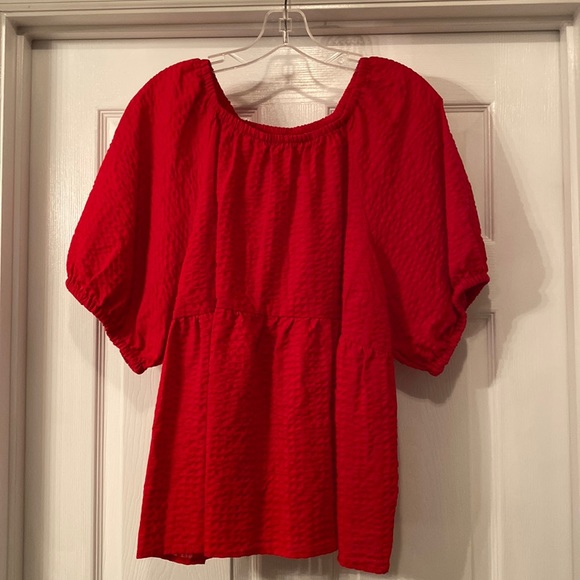 NWT Women’s red seer sucker blouse. Pouf sleeve, scoop neck. Flared bottom. - Picture 1 of 5